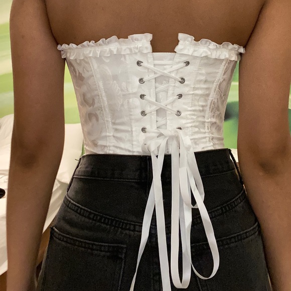 White corset - Picture 3 of 3